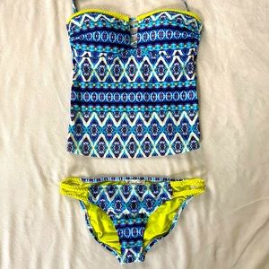 Jessica Simpson tankini